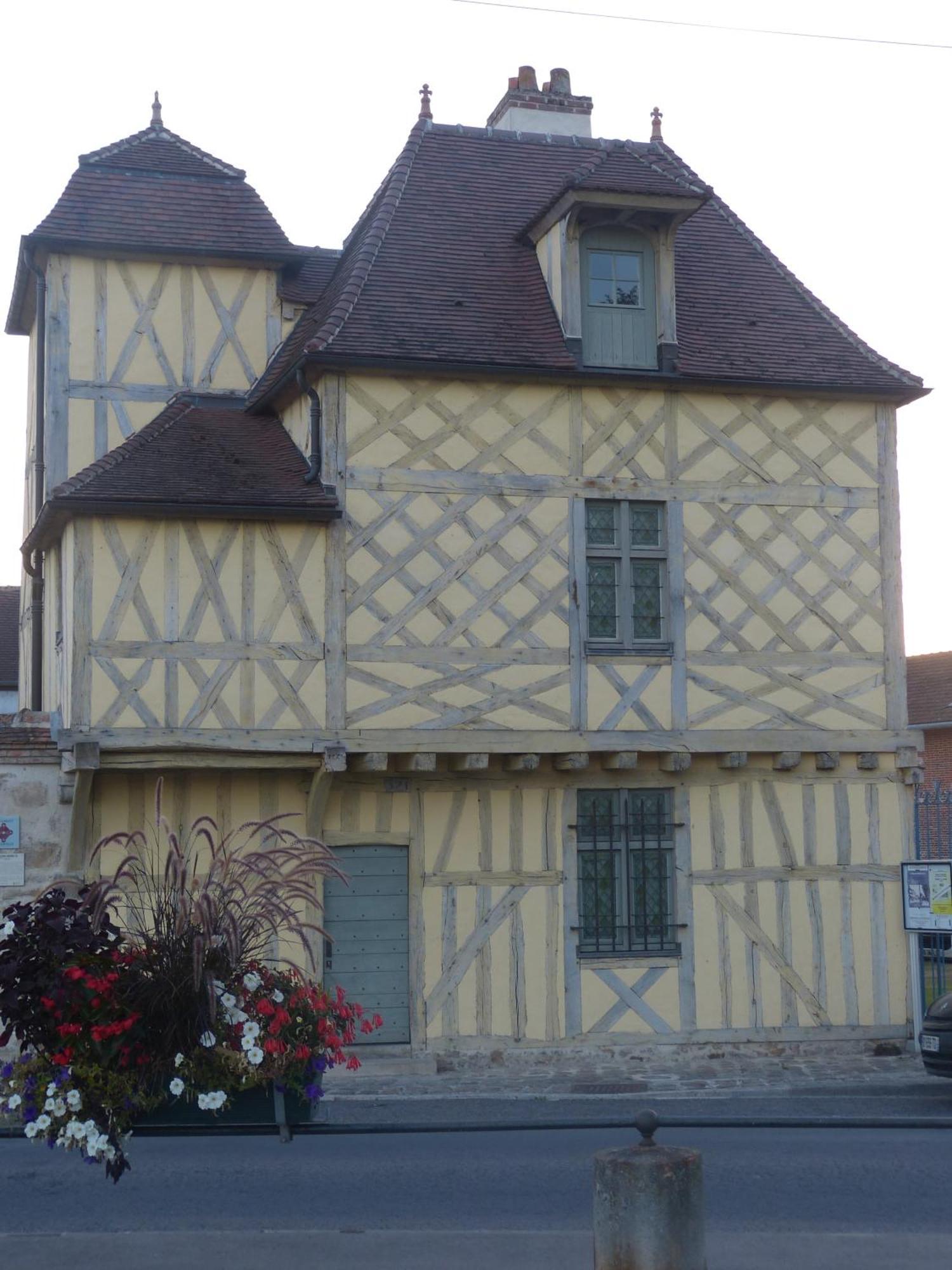 Hotel Saint Laurent Nogent-sur-Seine Exterior foto